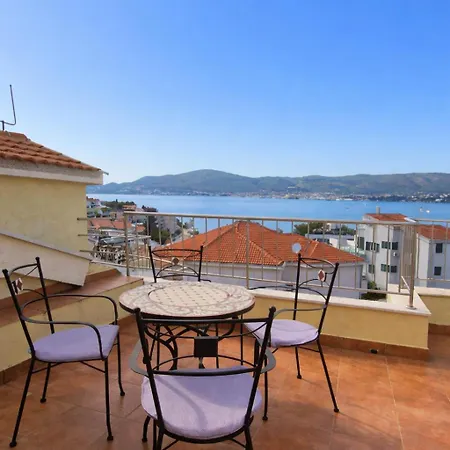 Penthouse Paulina - Large Sunny Terrace - Seaview - 250m To And Restaurants - Free Parking - And Ciovo - 15 Minutes To Airport