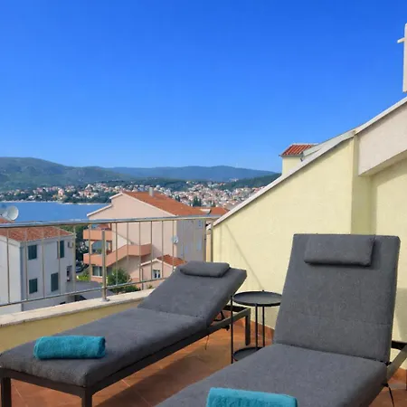 アパート Penthouse Paulina - Large Sunny Terrace - Seaview - 250m To And Restaurants - Free Parking - And Ciovo - 15 Minutes To Airport *