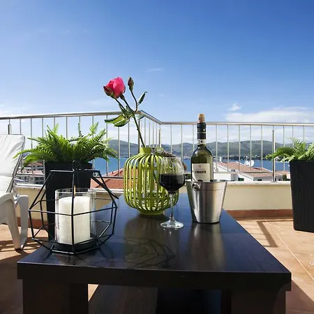 Penthouse Paulina - Large Sunny Terrace - Seaview - 250m To And Restaurants - Free Parking - And Ciovo - 15 Minutes To Airport 特罗吉尔