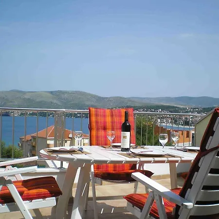 公寓 Penthouse Paulina - Large Sunny Terrace - Seaview - 250m To And Restaurants - Free Parking - And Ciovo - 15 Minutes To Airport 特罗吉尔