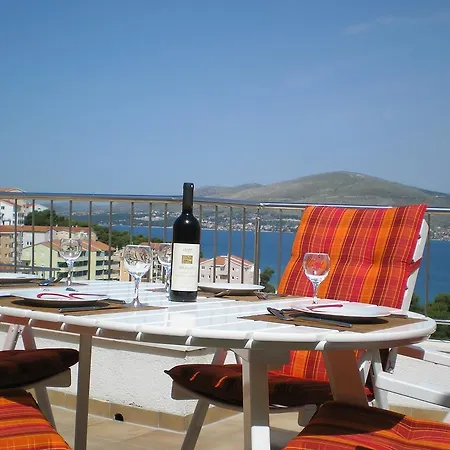 公寓 Penthouse Paulina - Large Sunny Terrace - Seaview - 250m To And Restaurants - Free Parking - And Ciovo - 15 Minutes To Airport *