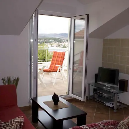公寓 Penthouse Paulina - Large Sunny Terrace - Seaview - 250m To And Restaurants - Free Parking - And Ciovo - 15 Minutes To Airport