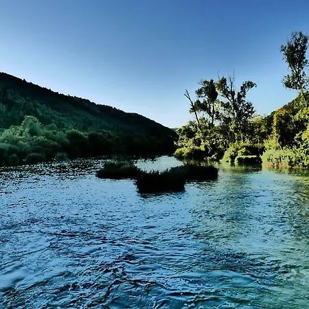 Penthouse Paulina - Large Sunny Terrace - Seaview - 250m To And Restaurants - Free Parking - And Ciovo - 15 Minutes To Airport Traù