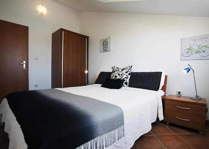 Apartamento Penthouse Paulina - Large Sunny Terrace - Seaview - 250m To And Restaurants - Free Parking - And Ciovo - 15 Minutes To Airport *