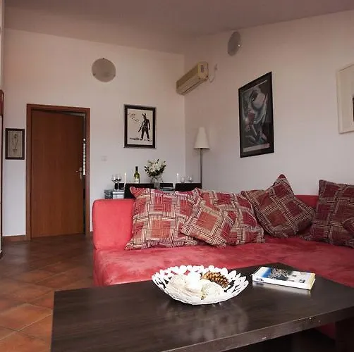 Apartamento Penthouse Paulina - Large Sunny Terrace - Seaview - 250m To And Restaurants - Free Parking - And Ciovo - 15 Minutes To Airport *