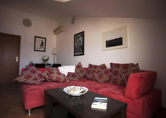 Penthouse Paulina - Large Sunny Terrace - Seaview - 250m To And Restaurants - Free Parking - And Ciovo - 15 Minutes To Airport