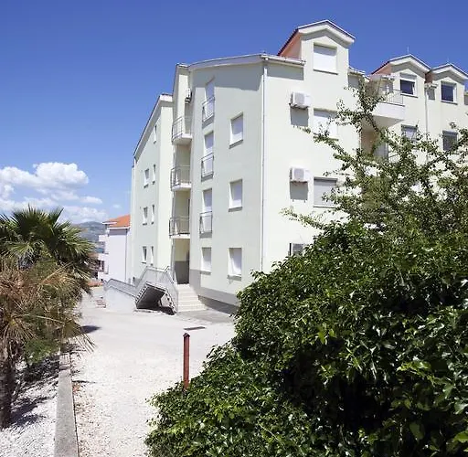 Apartamento Penthouse Paulina - Large Sunny Terrace - Seaview - 250m To And Restaurants - Free Parking - And Ciovo - 15 Minutes To Airport Trogir