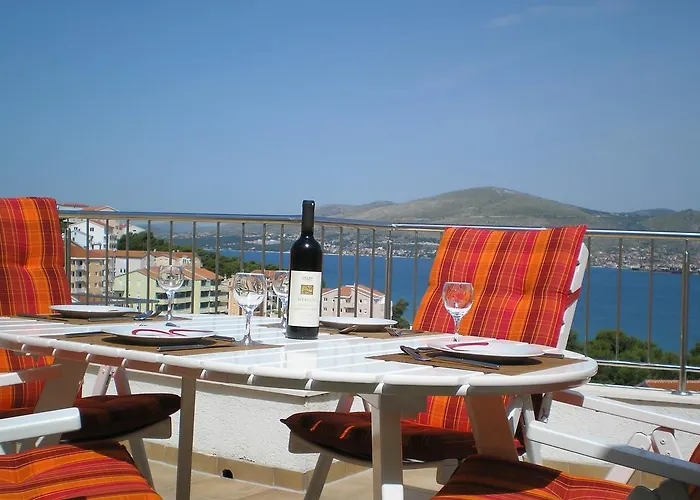 Apartamento Penthouse Paulina - Large Sunny Terrace - Seaview - 250m To And Restaurants - Free Parking - And Ciovo - 15 Minutes To Airport *